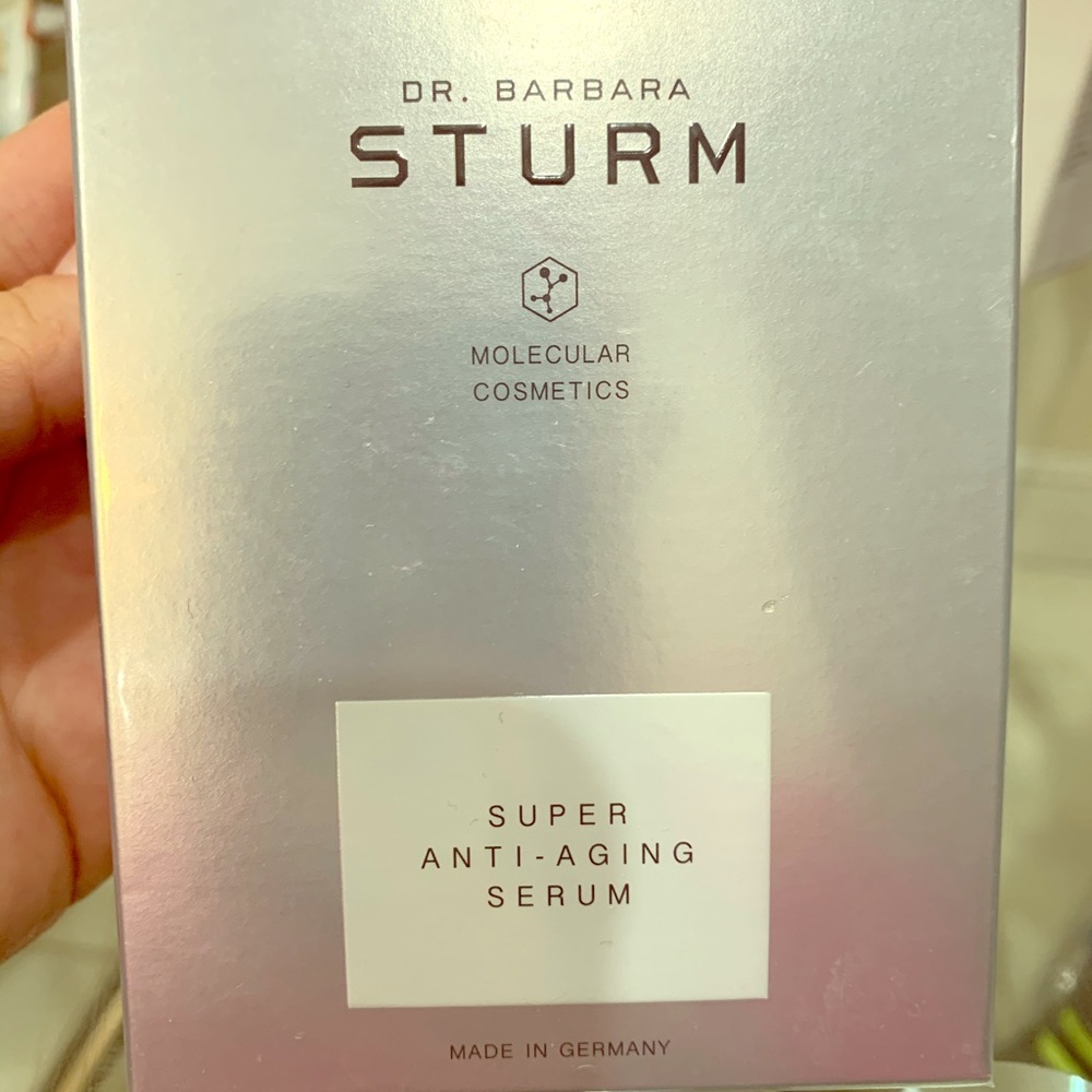 Dr. Barbara Sturm súper anti-agin serum and creams
